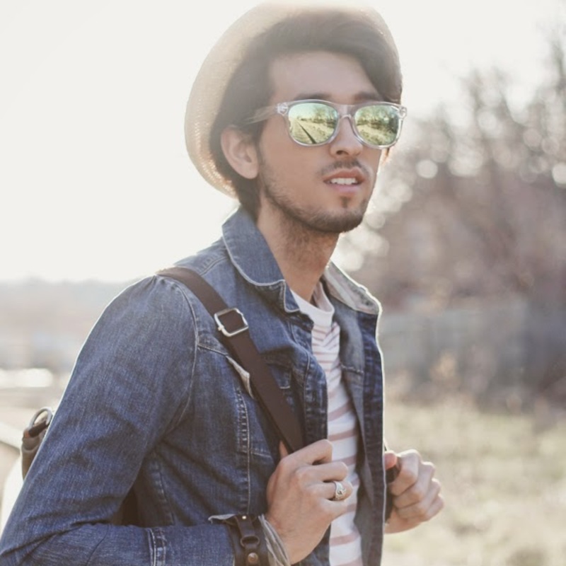 “Mormont” Transparent Horned Rim Flash Mirrored Lens Sunglasses