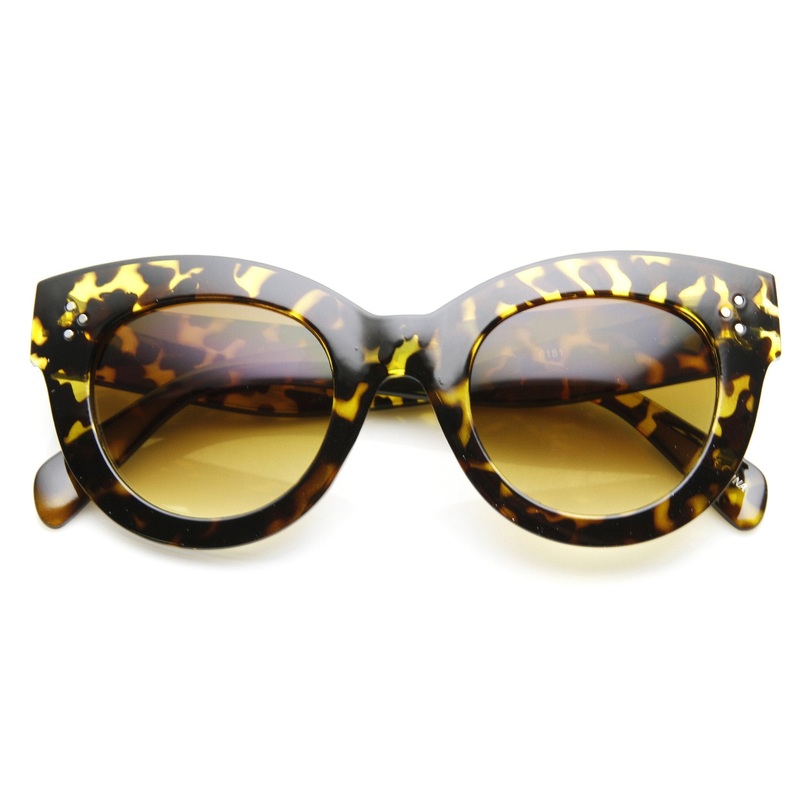 Womens Oversize Bold Cat Eye Frame With Rivet Accents 9471